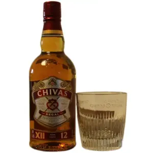 Chivas Regal 12 Jahre Geschenkset 0,7 Liter mit 40 % Vol. 25,70€