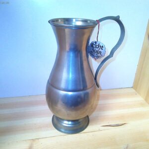 Silberner Wasserkrug aus Eisen