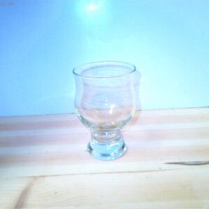 Kleines Teelichtglas mit Stumpf