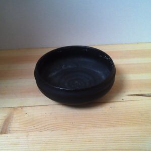 Kleine Schwarze Keramikschale
