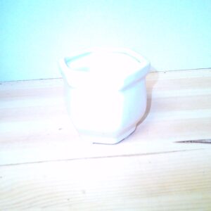 Kleine weiße Keramikwase