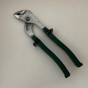 Verstellbare Rohrzange – robustes Werkzeug für Heimwerker