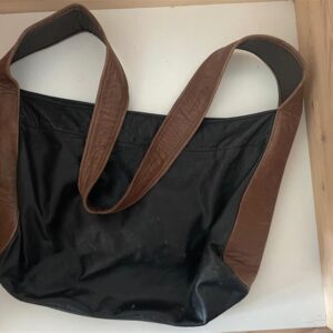 Damenhandtasche in Schwarz ca. 43 × 32 cm Kunstleder dekorativen Lochdetails am Rand