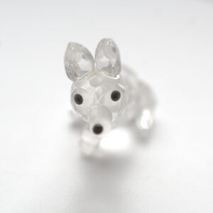 Glasfigur Hase – sitzend, facettiertes Design