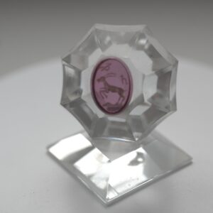 Glasfigur Geißbock auf Sockel mit Medaillon