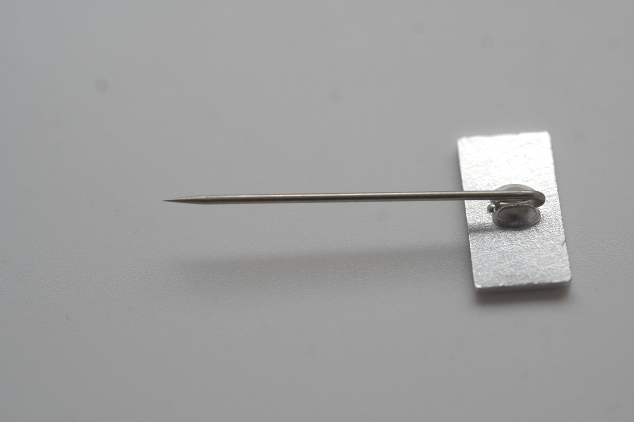 Leica Anstecknadel – klassisches Logo-Design – Bild 3