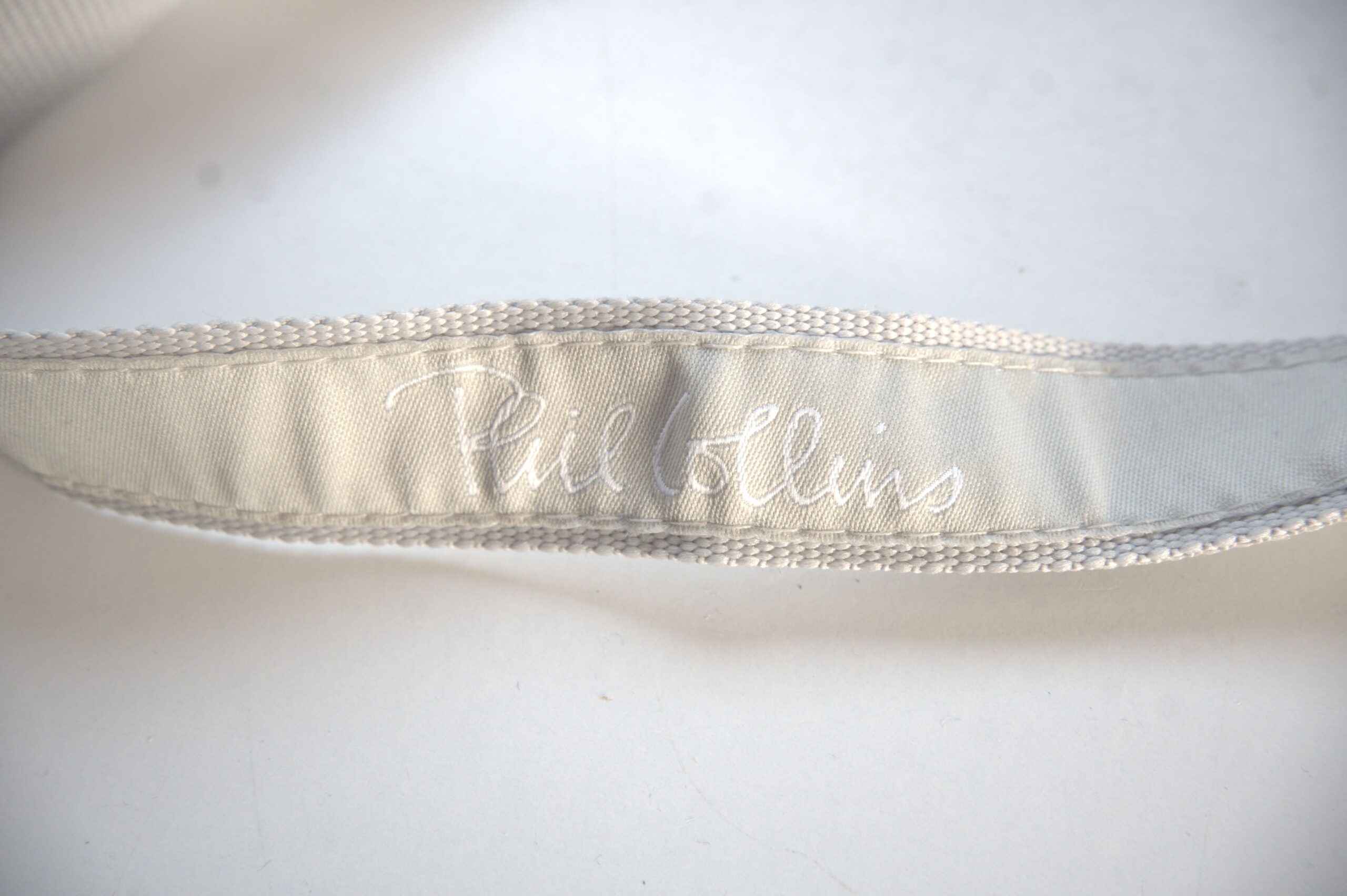 Phil Collins Schlüsselband – grau mit Schriftzug – Bild 3