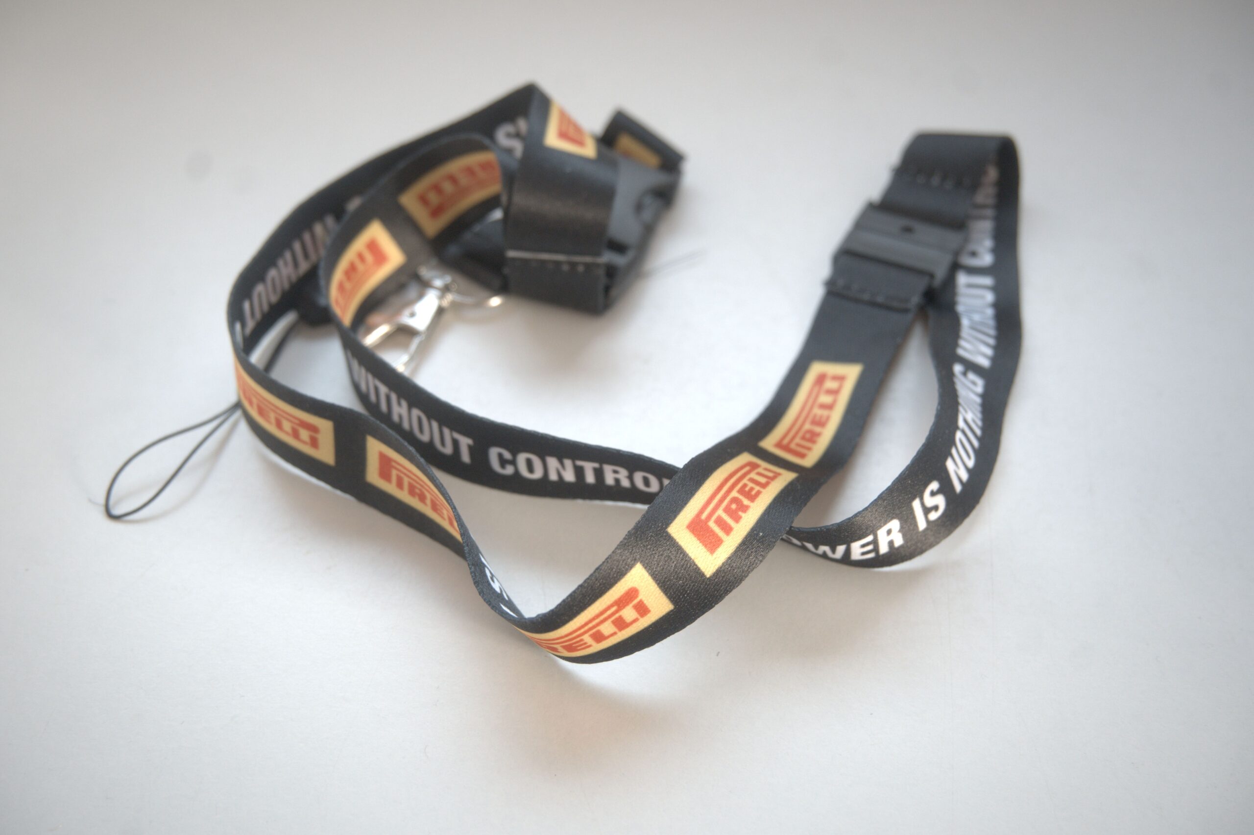 Pirelli Schlüsselband „Power is Nothing Without Control“ – schwarz