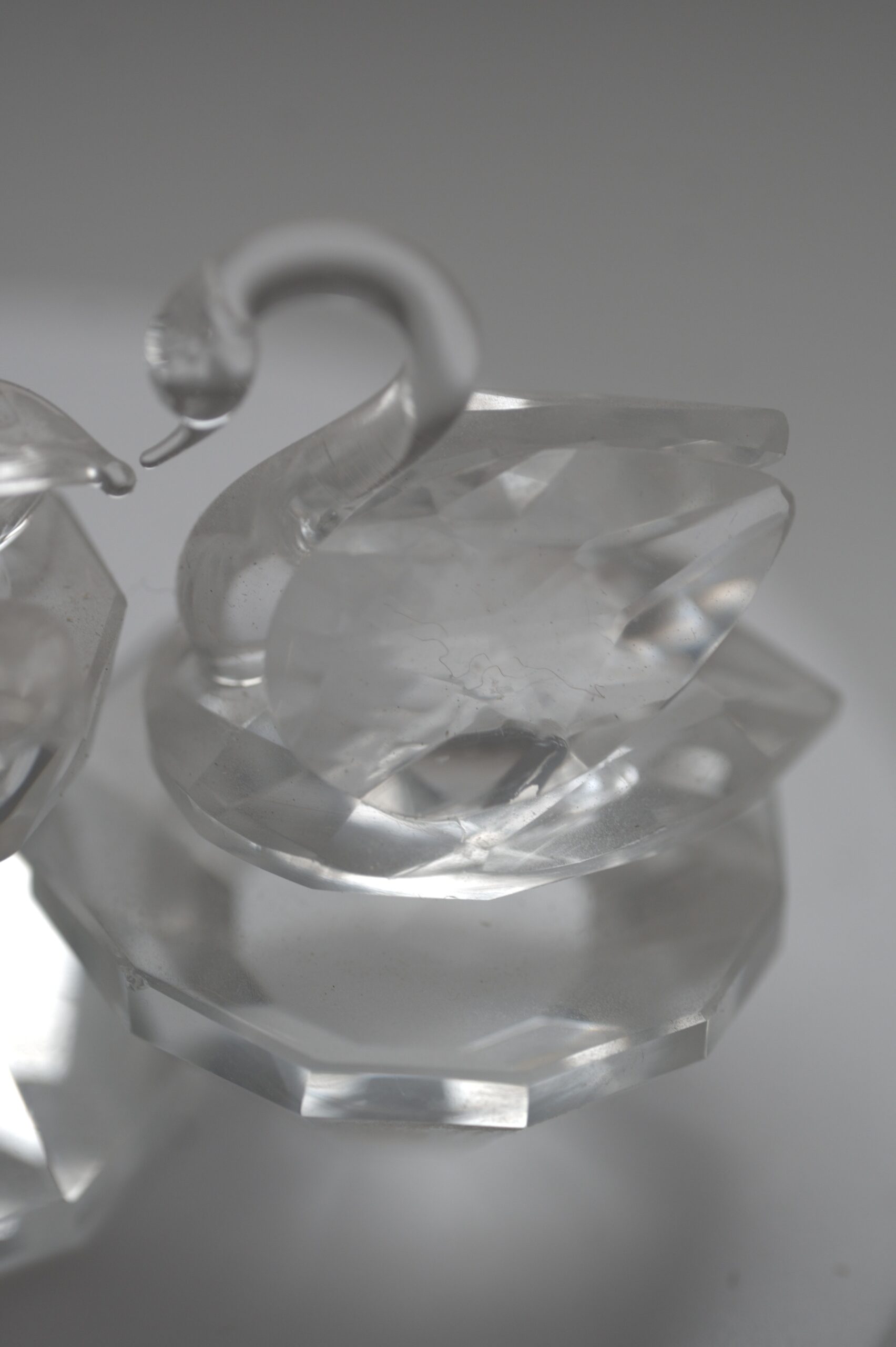 Glasfiguren-Ensemble „Schwäne mit Herz“ – dekorative Tierfiguren aus Klarglas – Bild 5