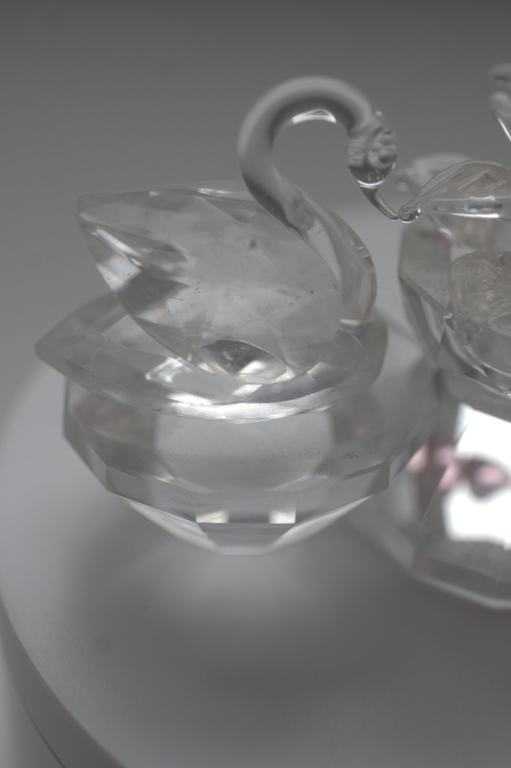 Glasfiguren-Ensemble „Schwäne mit Herz“ – dekorative Tierfiguren aus Klarglas – Bild 6