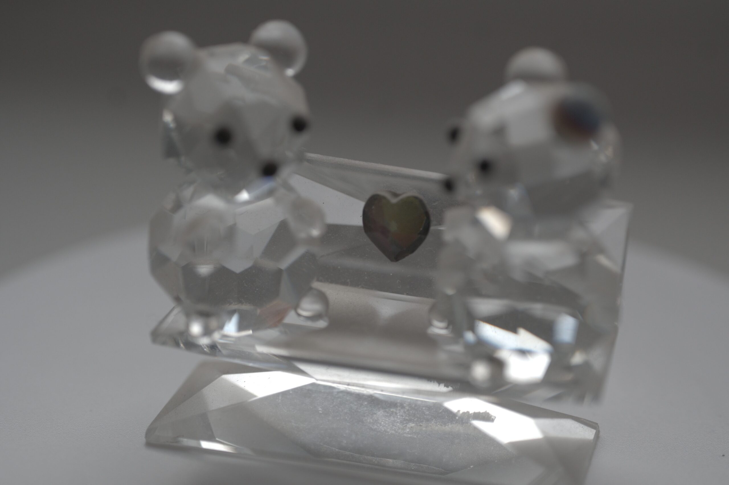 Glasfigur zwei Bären auf Bank – Dekoobjekt aus Glas – Bild 2