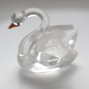 Glasfigur Schwan – dekorative Tierfigur aus klarem Glas