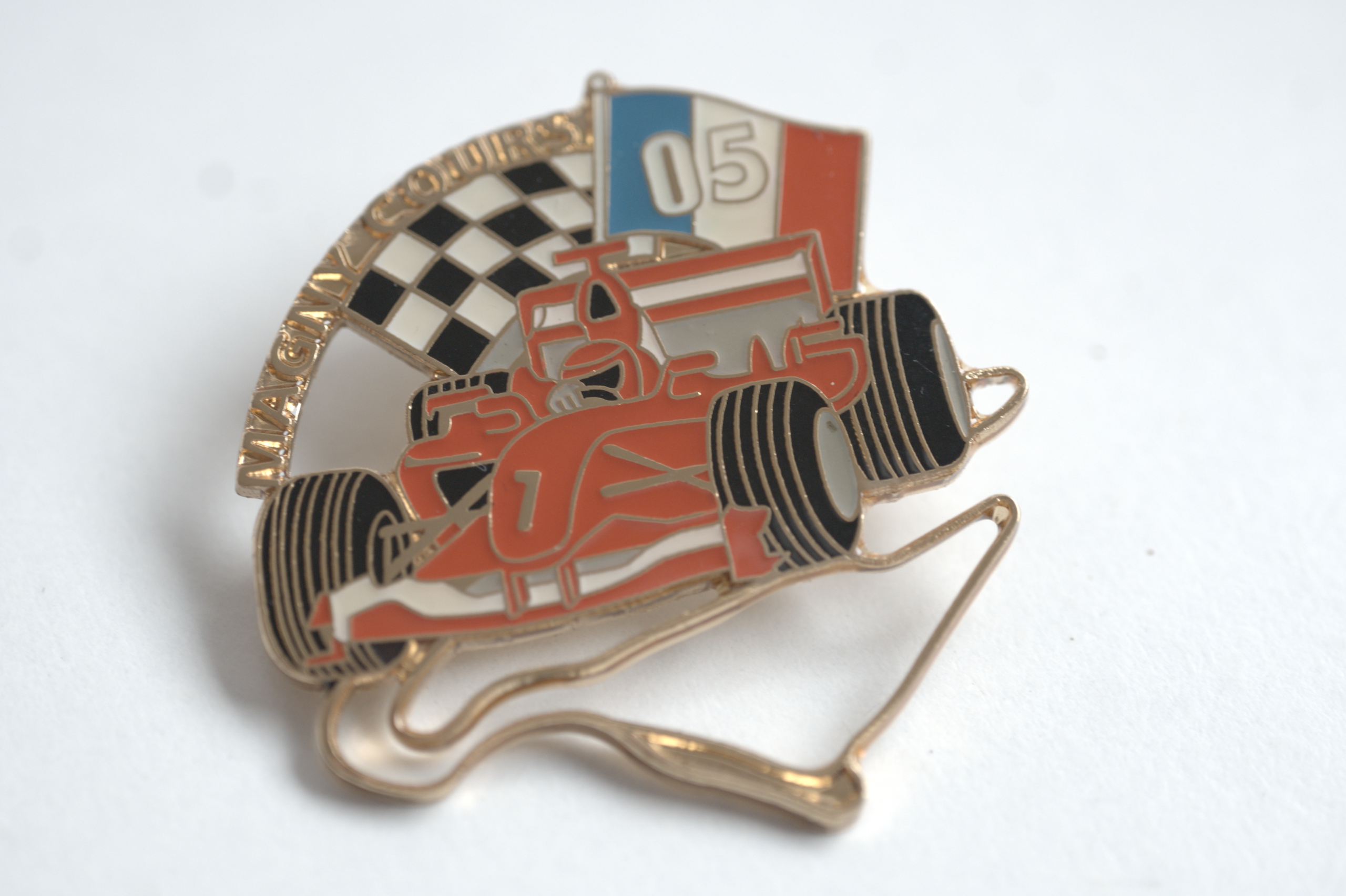 Grand Prix F1 Magny-Cours 2005 Pin – Formel-1-Rennwagen mit Streckenmotiv