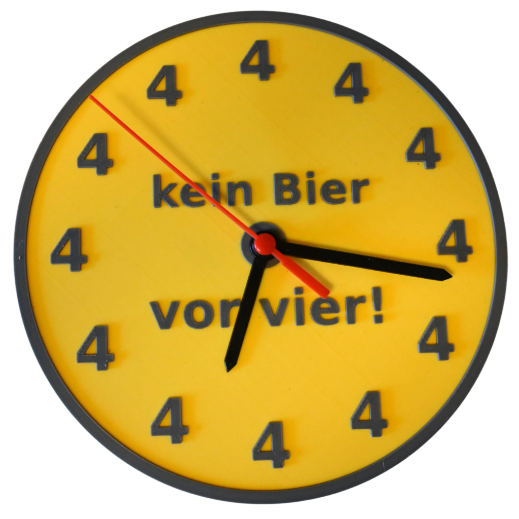 3D Druck Spaßuhr aus PLA mit dem Ziffernblatt "kein Bier vor 4" mit einer Quarzuhr